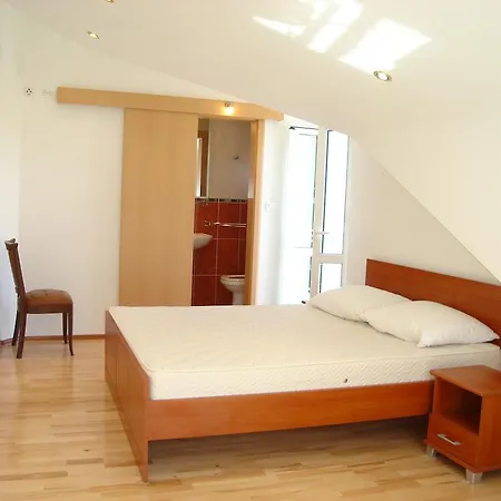 Guest house & Lucija