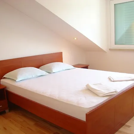 Guest house & Lucija Polace